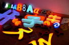 正面发光字和侧面打孔发光字的基本常识解析